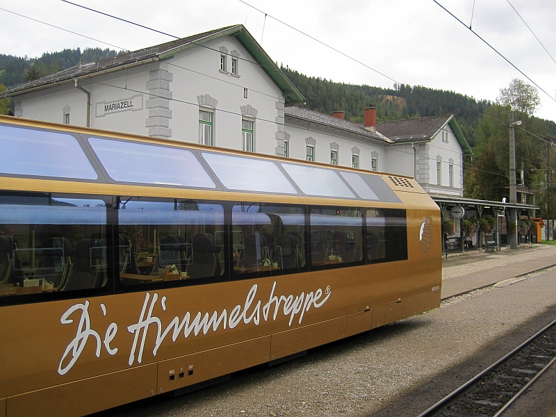 Himmelstreppe-Panoramawagen im Bahnhof Mariazell