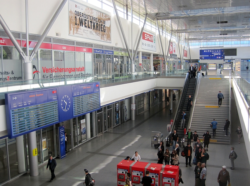 Haupthalle im Bahnhof Linz