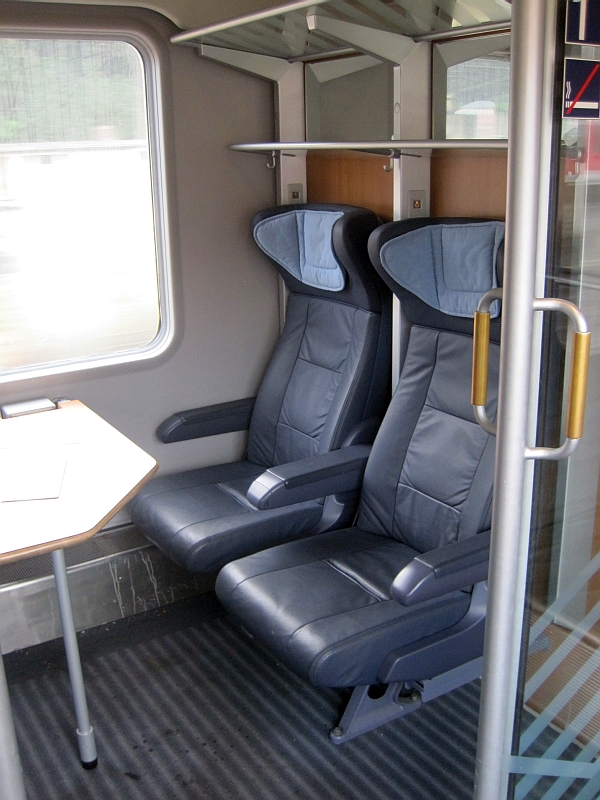 Erste-Klasse-Abteil im Bistrowagen (ARkimbz)