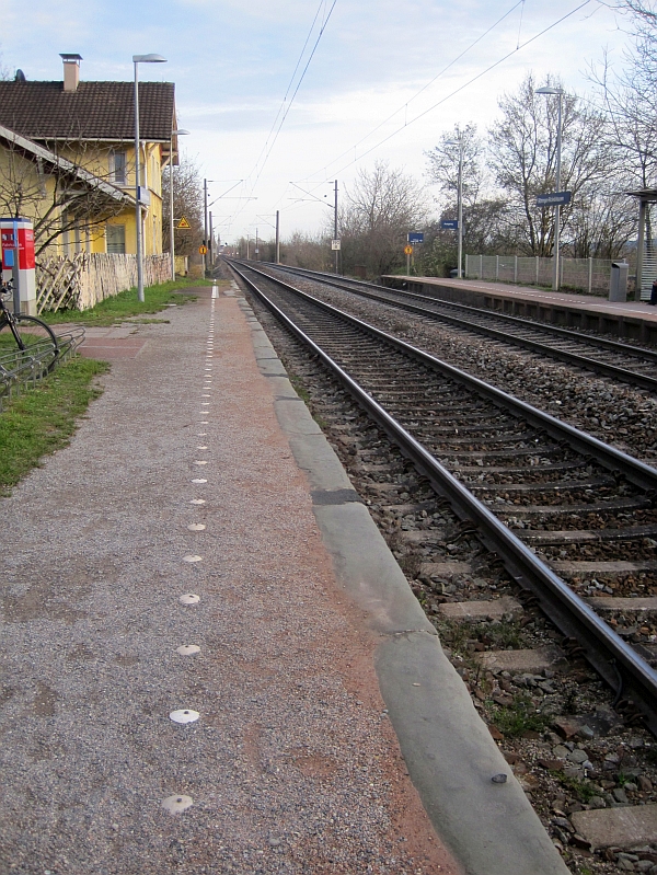 Bahnsteig am Haltepunkt Böhringen-Rickelshausen