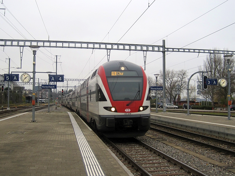 Einfahrt eines Regio-Dostos in Rorschach
