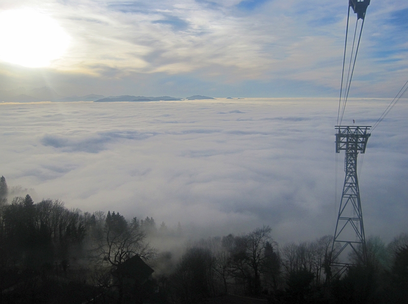 Fahrt mit der Pfänderbahn durch den Nebel