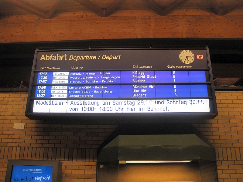 Abfahrtstafel am Hauptbahnhof Lindau