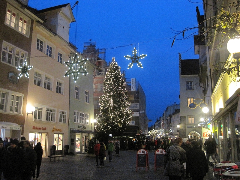 Weihnachtsbaum in der Altstadt von Lindau