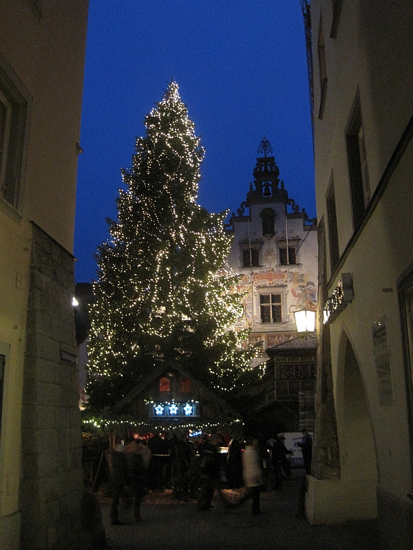 Weihnachtsbaum vor dem Alten Rathaus Lindau