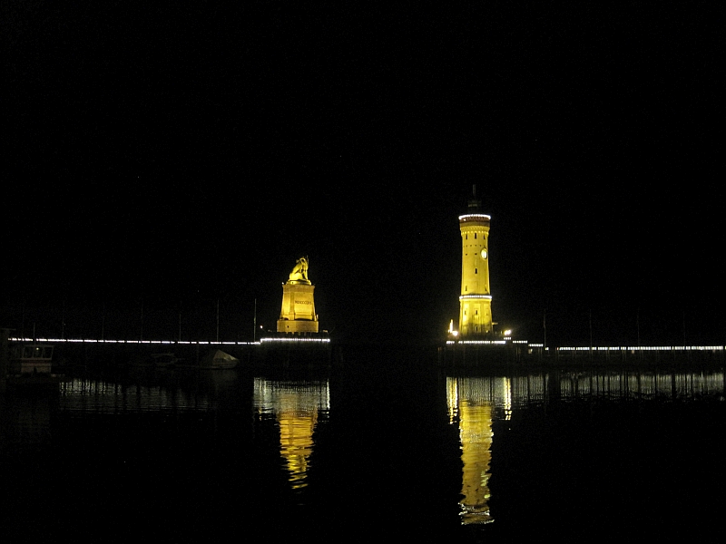 Hafeneinfahrt Lindau bei Nacht