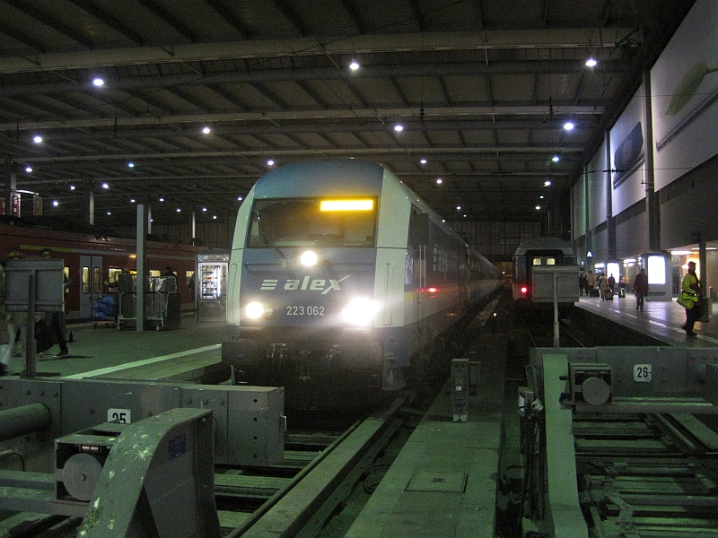 alex nach der Ankunft in München Hauptbahnhof