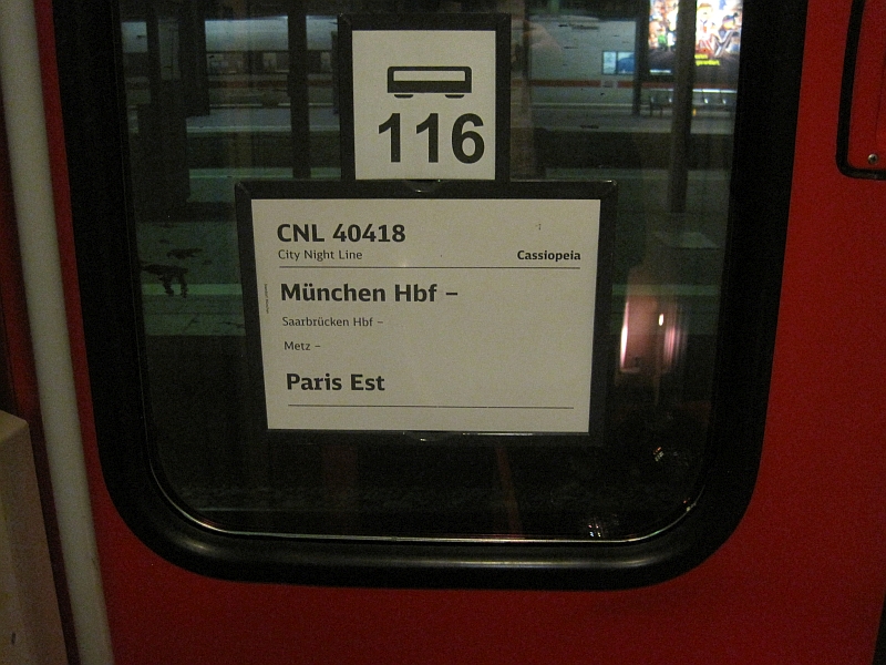 Zuglaufschild des CNL 40418 'Cassiopeia' München-Paris