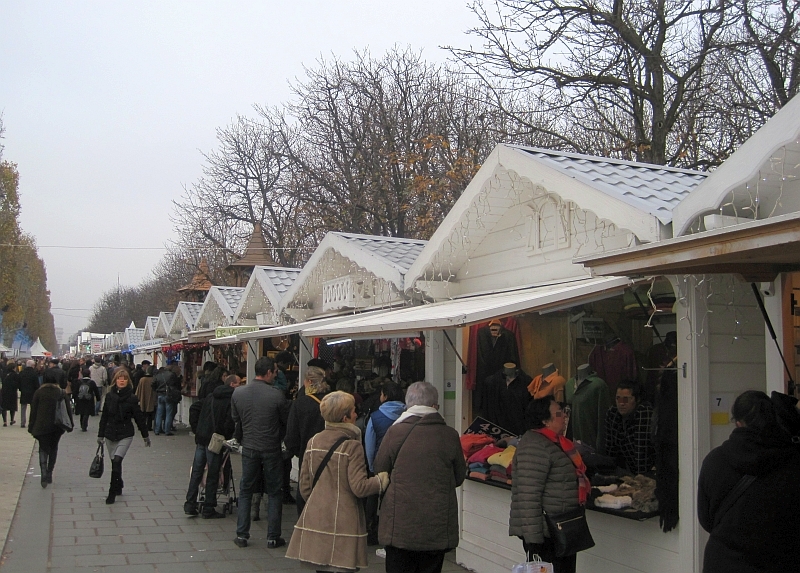 Weihnachtsmarkt auf den Champs-Elysées Paris