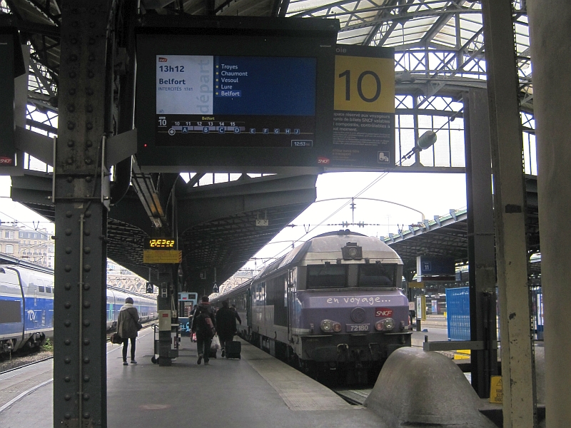 Intercité-Zug nach Belfort im Bahnhof Paris Est