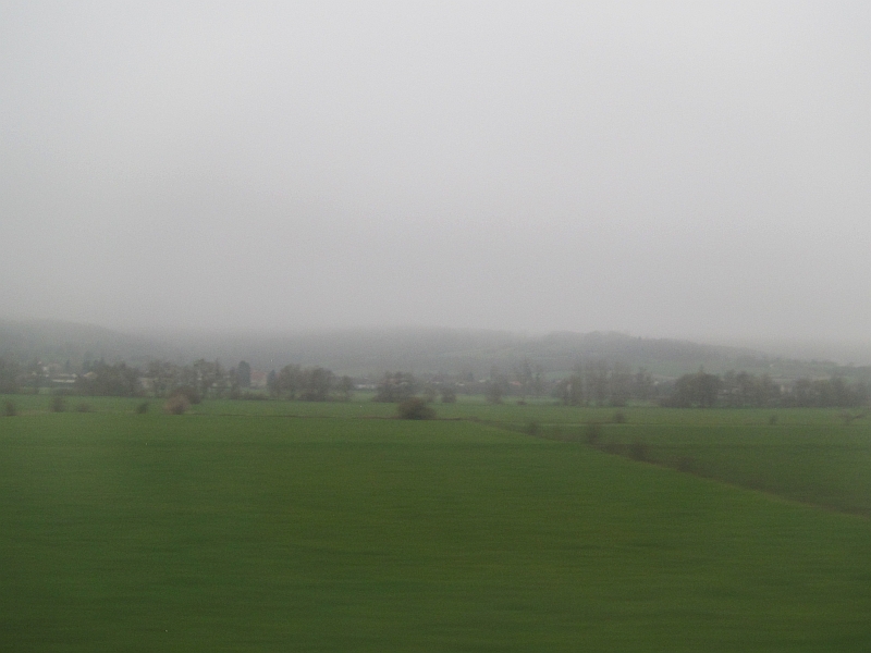 Blick aus dem Zugfenster auf der Fahrt von Paris nach Belfort