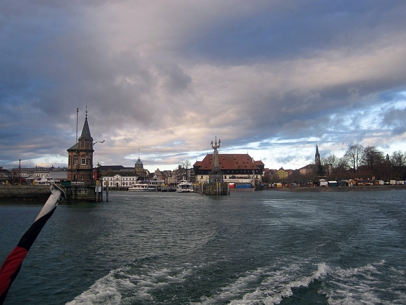 Stadtsilhouette Konstanz mit dem Konzilgebäude am Hafen