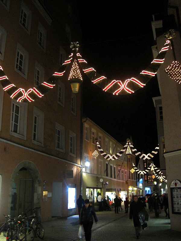 Weihnachtsschmuck in der Altstadt von Regensburg