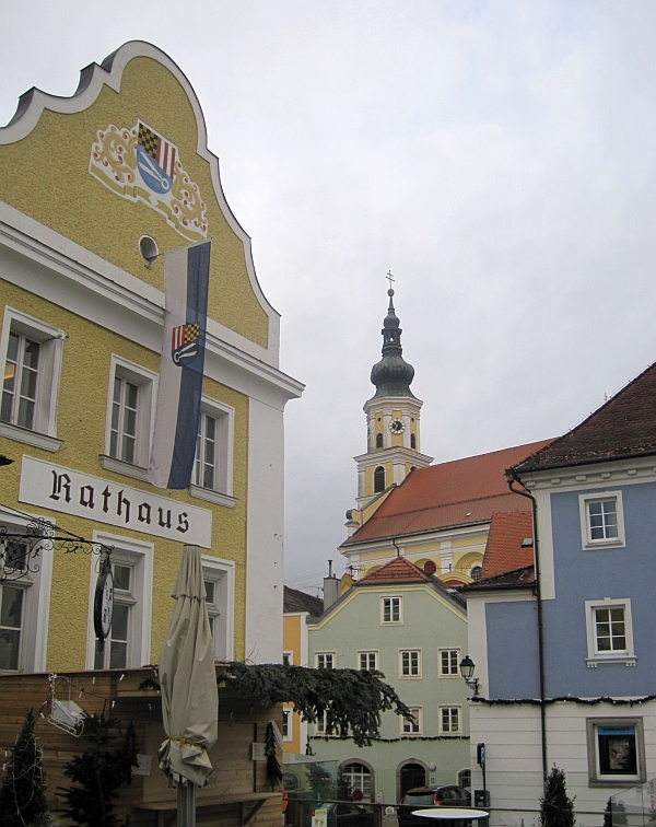 Rathaus und Stadtpfarrkirche Schärding