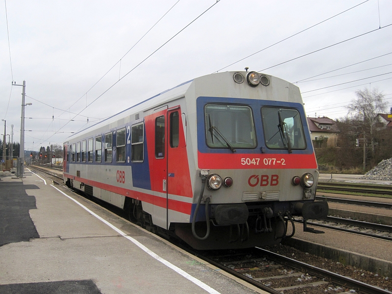 ÖBB-Dieseltriebwagen der Reihe 5047 in Schärding