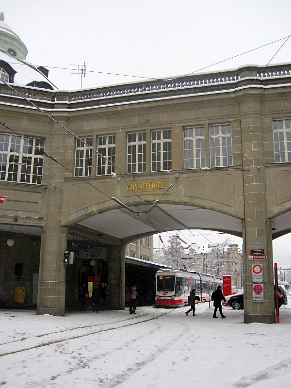 Torbogen zum Nebenbahnhof St. Gallen