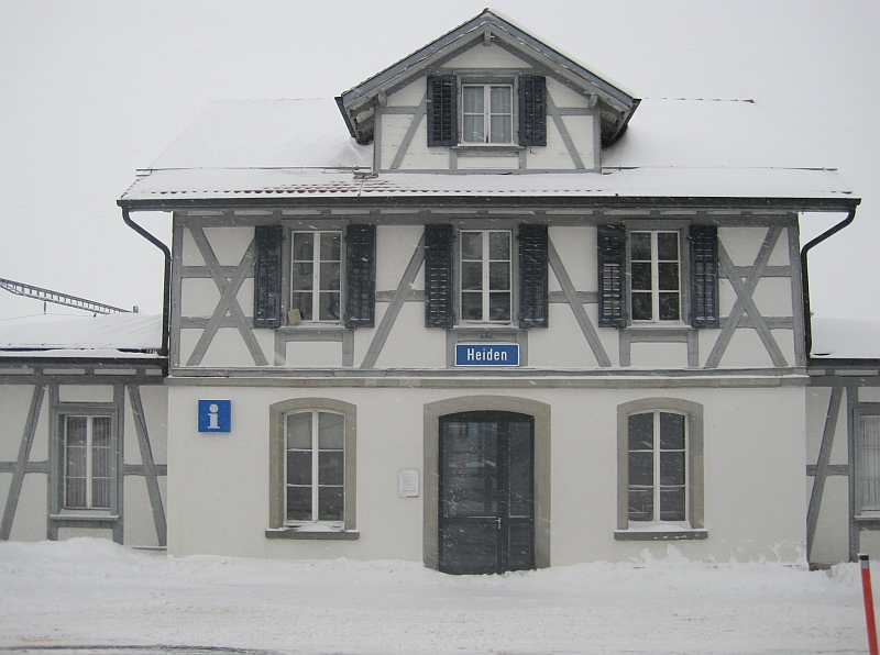 Bahnhofsgebäude Heiden im Winter