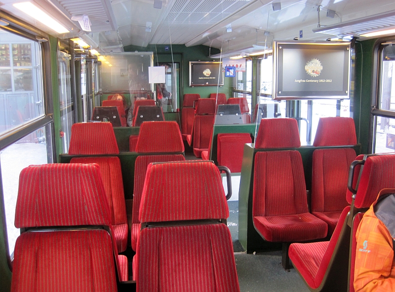 Innenbild Triebwagen der Jungfraubahn