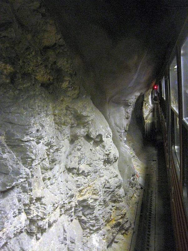 Tunnelfahrt mit der Jungfraubahn