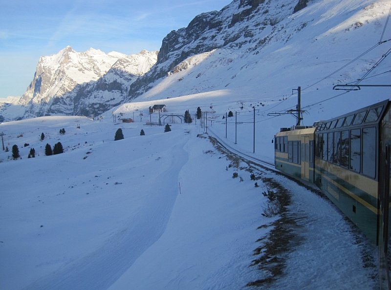 Talfahrt mit der Wengernalpbahn von der Kleinen Scheidegg nach Grindelwald