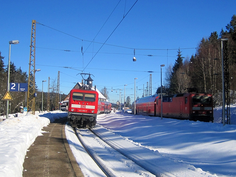 Zugkreuzung im Bahnhof Feldberg-Bärental