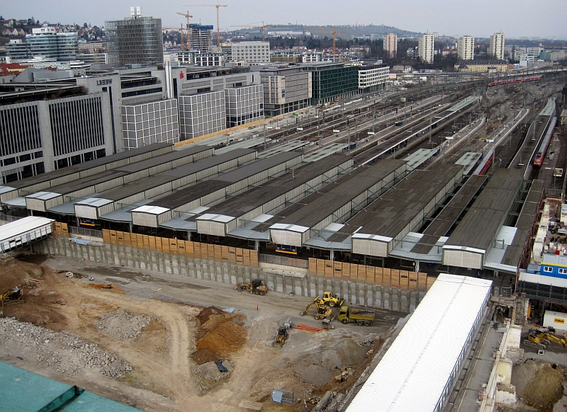 Blick vom Bahnhofsturm auf die Baustelle von Stuttgart 21