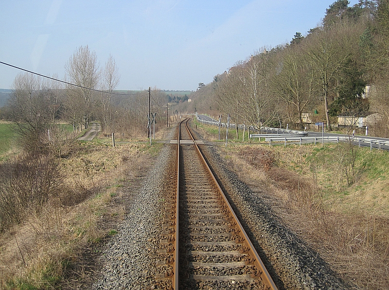 Fahrt auf der Unstrutbahn zwischen Vitzenburg und Nebra