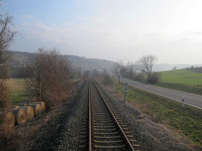 Fahrt auf der Unstrutbahn zwischen Balgstädt und Freyburg