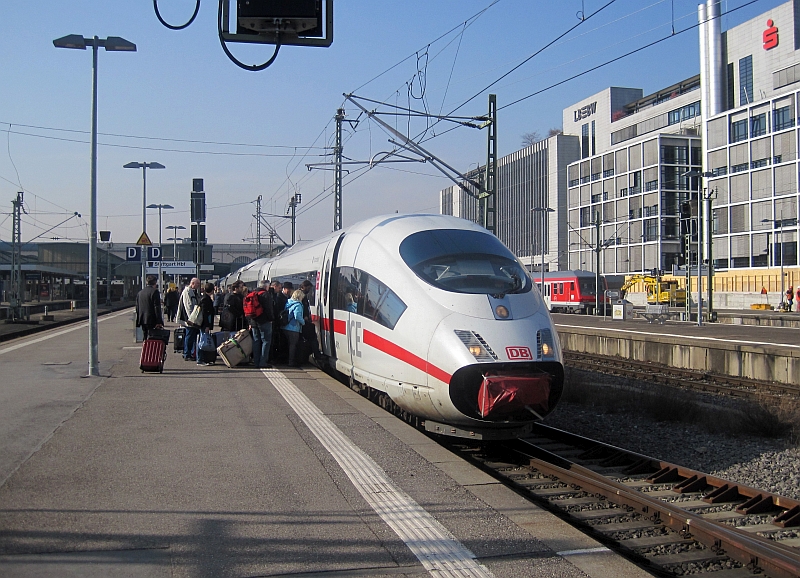 ICE 3 nach der Ankunft im Hauptbahnhof Stuttgart