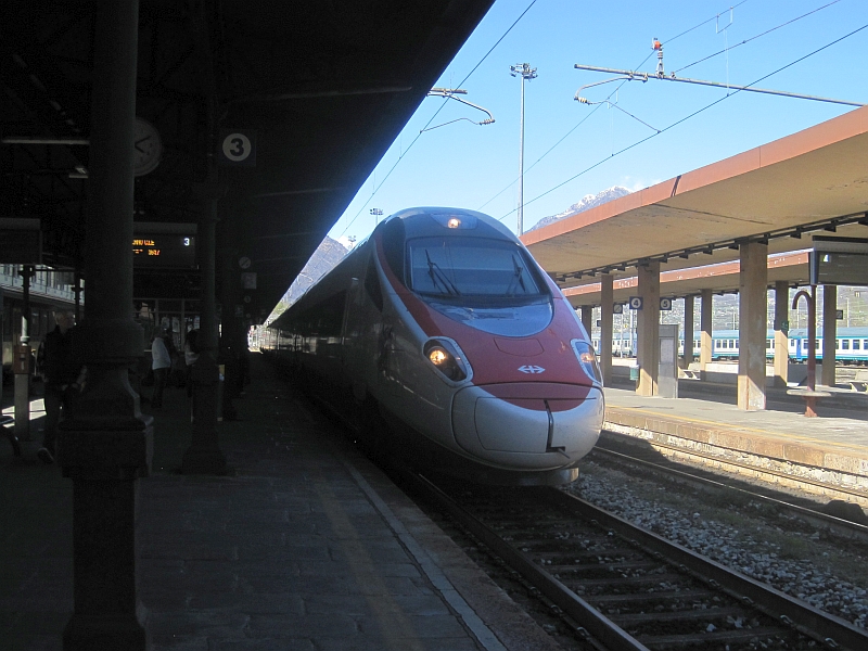 Einfahrt eines ETR 610 als EC 39 Genf-Mailand in Domodossola
