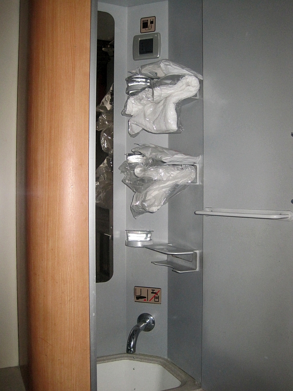Waschgelegenheit im Schlafwagen der Trenitalia