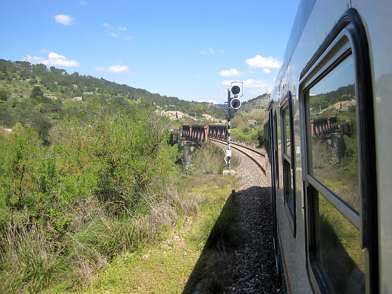Blick aus dem Zugfenster zwischen Modica und Ragusa