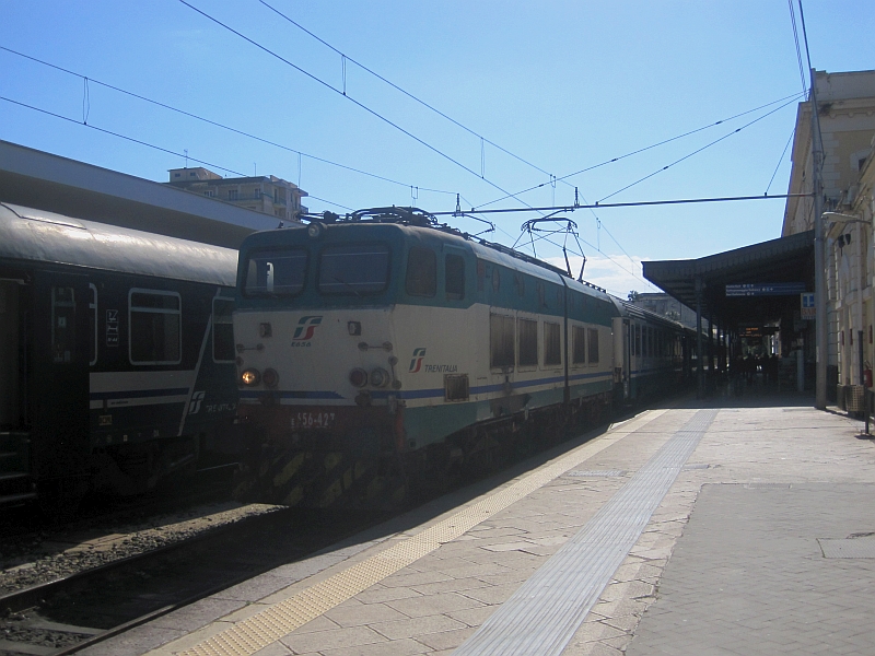 Intercity im Bahnhof Syrakus
