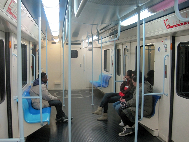 Innenraum U-Bahn-Zug der Metropolitana Catania