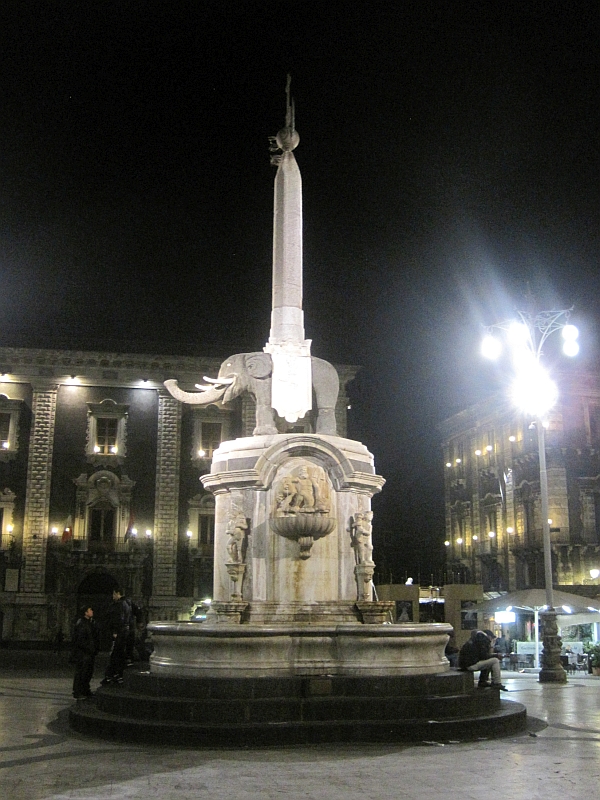 Elefantenbrunnen auf der Piazza del Duomo
