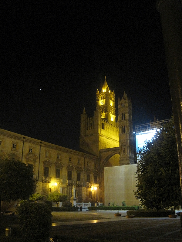 Kathedrale von Palermo bei Nacht