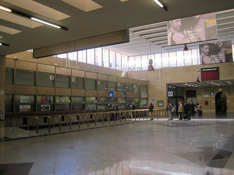 Schalterhalle des Bahnhofs Palermo Centrale