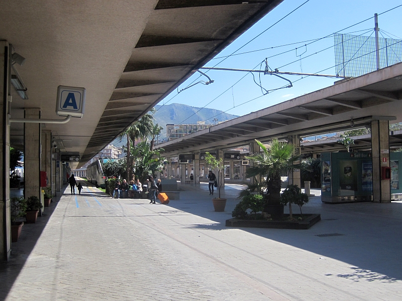 Verkürzter Bahnsteig in Palermo Centrale