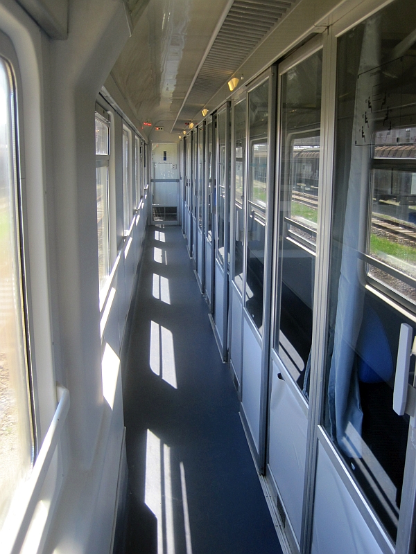 Gang im Abteilwagen erster Klasse im Intercity der Trenitalia