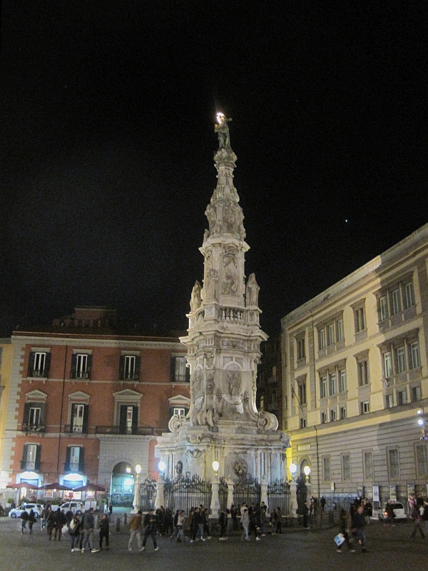 Obelisco dell'Immacolata auf der Piazza del Gesù Nuovo Neapel