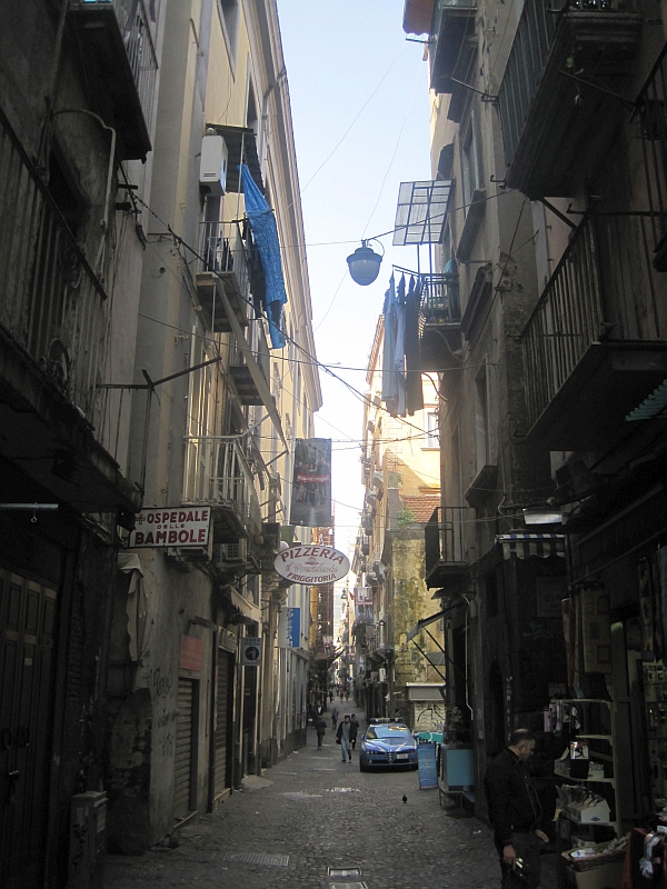 Altstadtgasse in Neapel