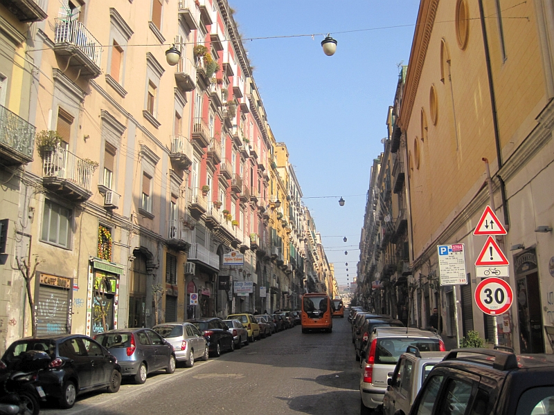 Straße in der Altstadt von Neapel