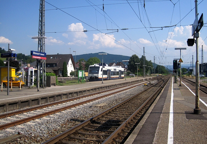 Ein Regio-Shuttle wartet auf dem Stumpfgleis in Biberach zur Fahrt nach Oberharmersbach
