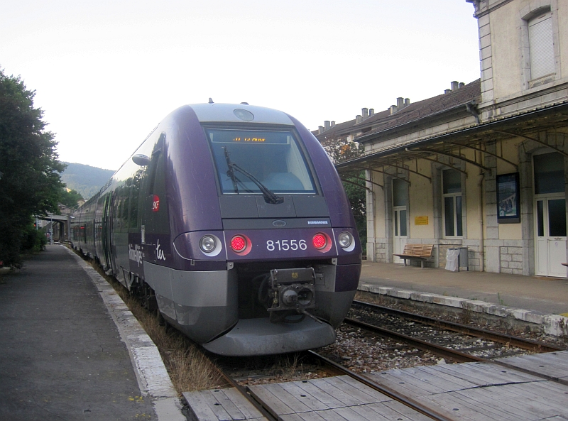 Regionalzug nach der Ankunft in Saint-Claude