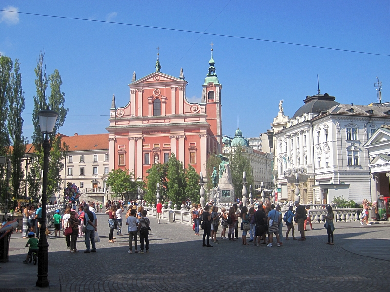 Pre�erenplatz Ljubljana mit Franziskanerkirche Mariä-Verkündigung