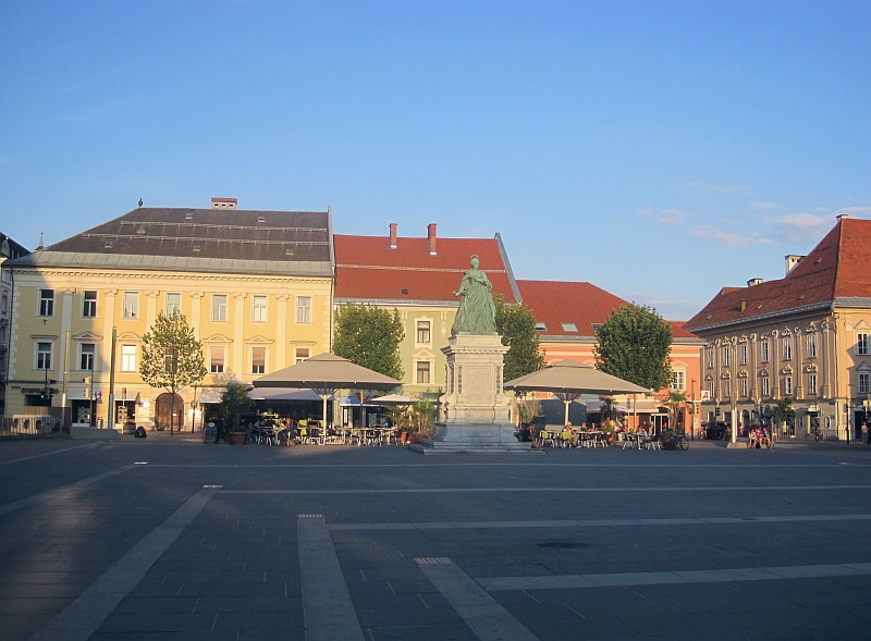 Neuer Platz Klagenfurt mit Maria Theresia-Denkmal
