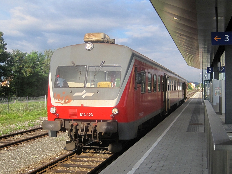 Slowenischer Dieseltriebwagen im Bahnhof Bleiburg