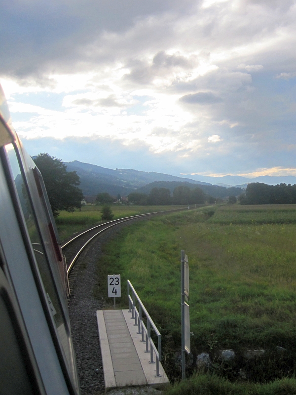 Blick aus dem Doppelstockwagen auf die Strecke der Köflacherbahn