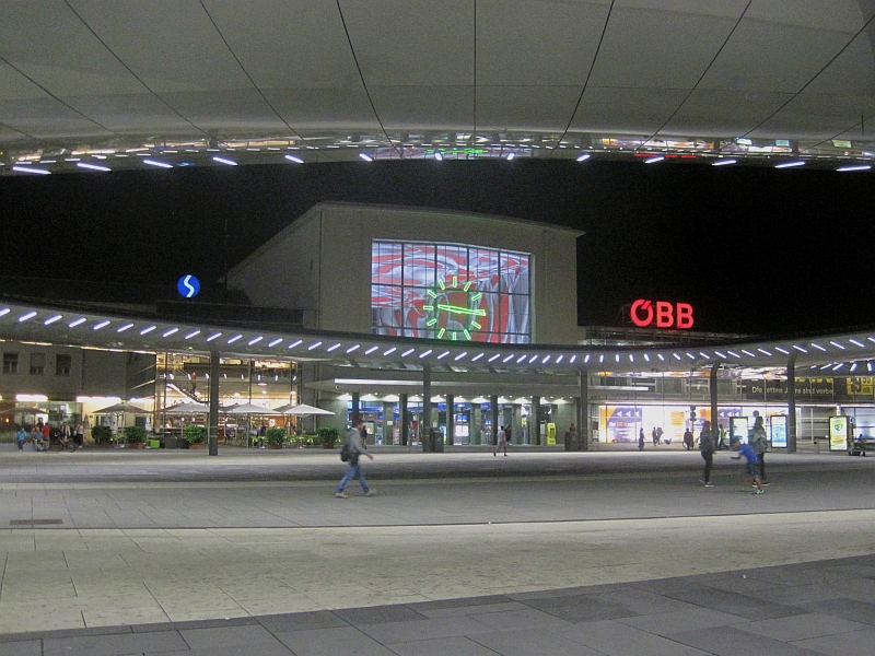 Hauptbahnhof Graz bei Nacht