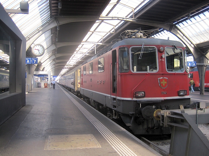 EuroNight 464 nach der Ankunft im Hauptbahnhof Zürich